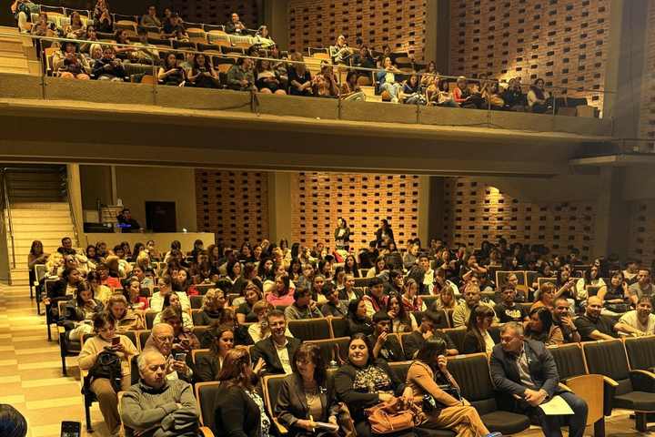 Público asistente a una conferencia de CIC