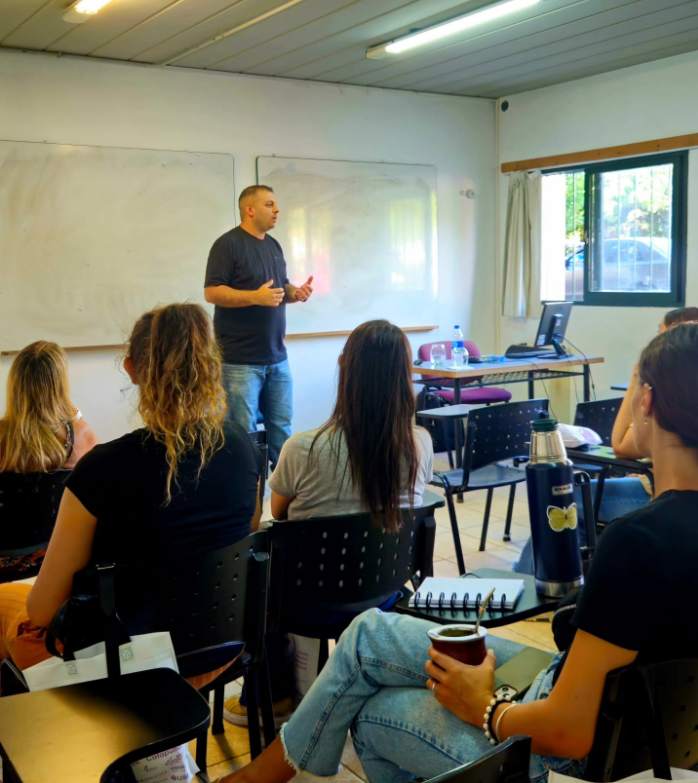 Capacitación a docentes sobre ludopatía en la Universidad de San Isidro